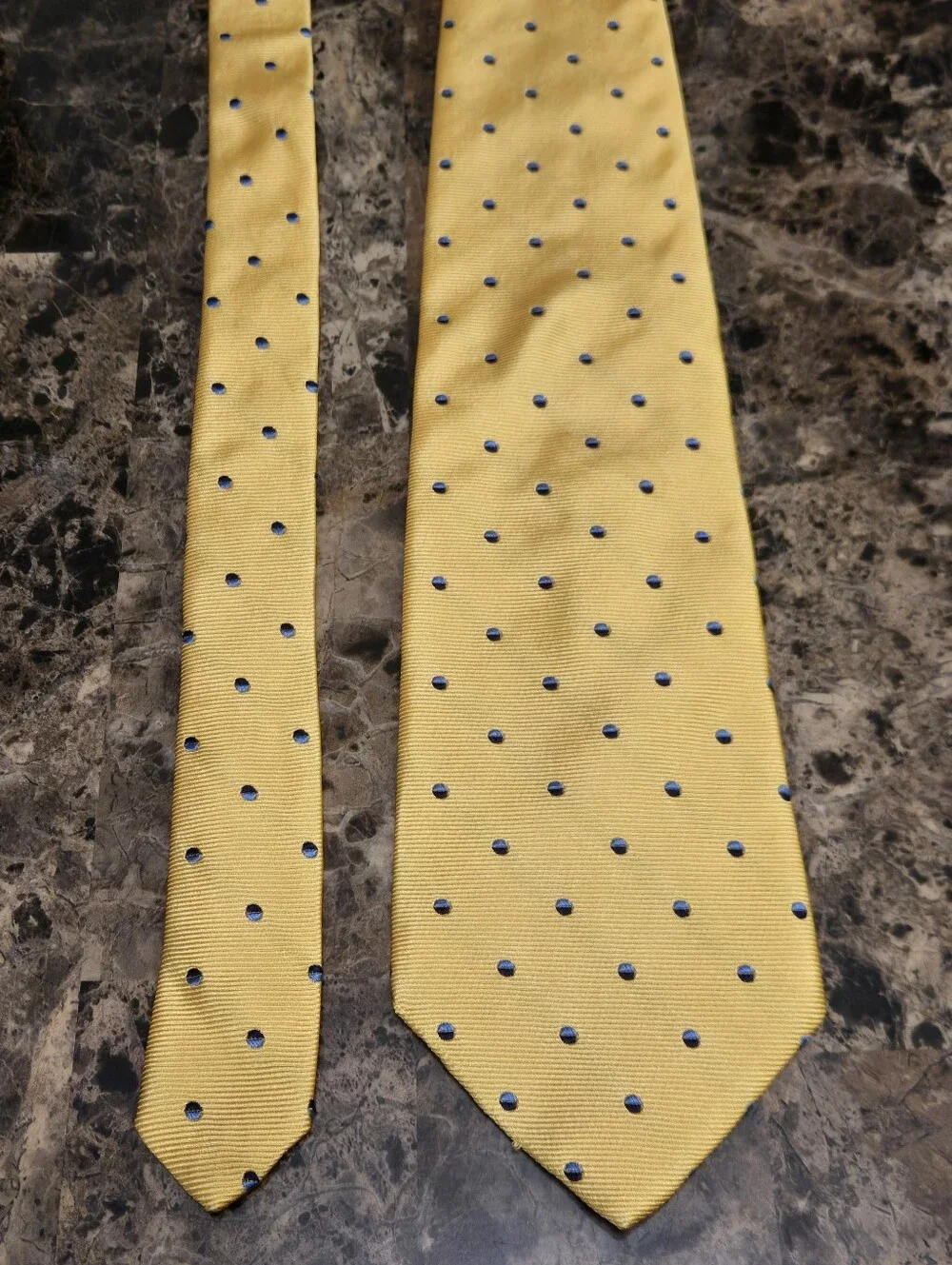 Brooks Brothers Makers 346 Polka Dot Yellow Silk Tie